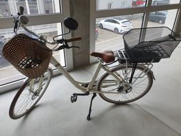 E-Bike/City-Bike Leopard mit max. 50km gefahren inkl. Korb