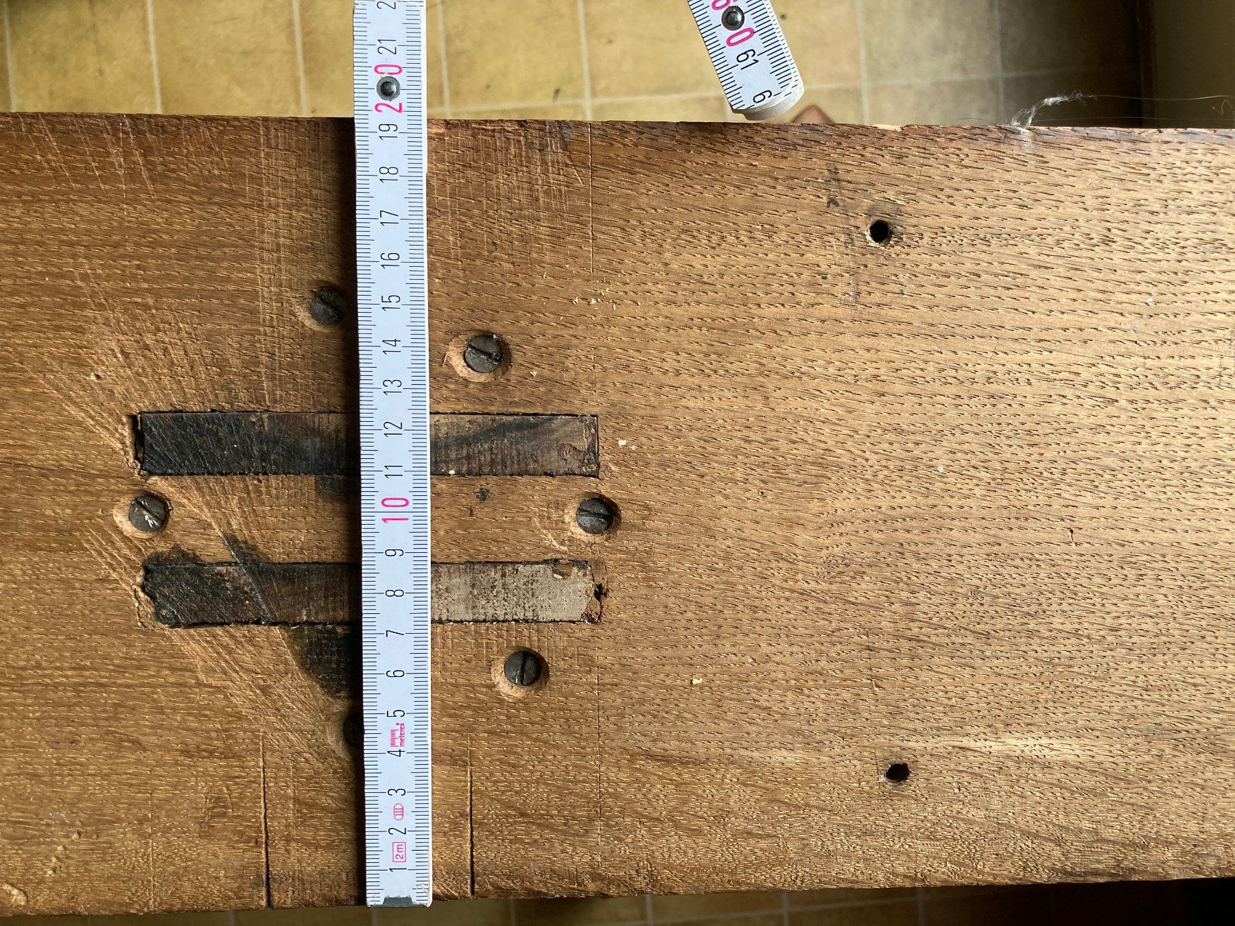 Altri mobili d'antiquariato: Antiker Tischfuss, Tischbein Hartholz – Usato da Alpthal venduto da Etzels 3