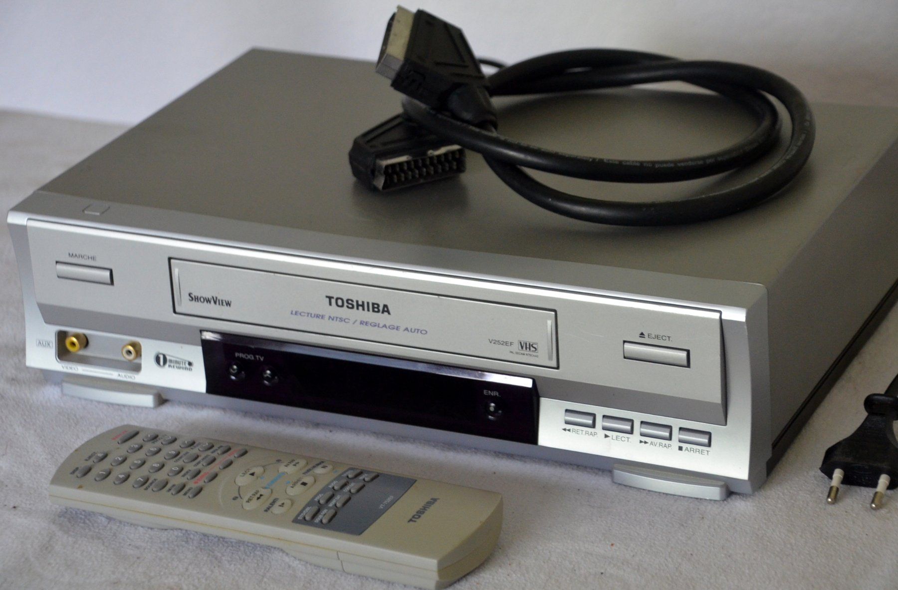 Toshiba Registratori: Videorecorder VHS  Toshiba V-252EF magnétoscope – Usato da Collonges venduto da arashee