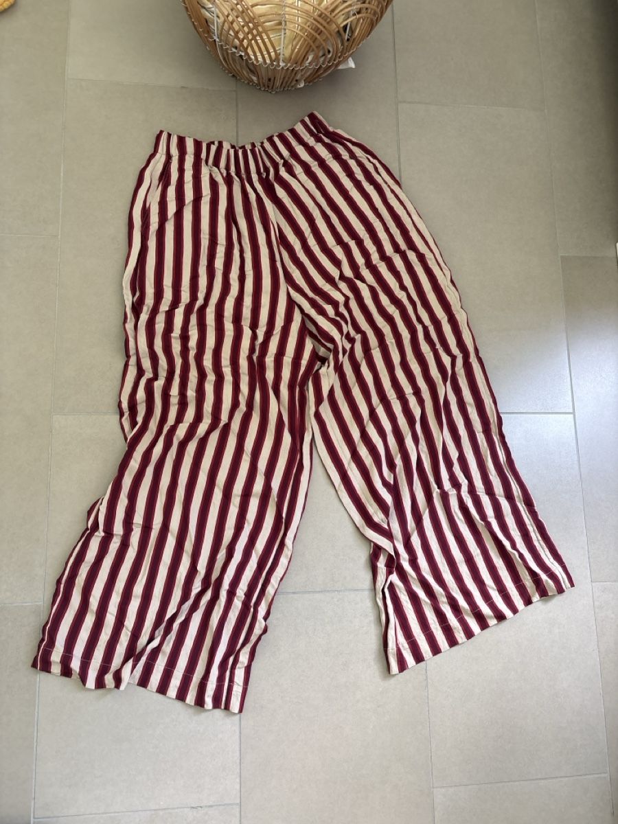 Oysho Pantaloni: Striped Wide-Legged Pants Oysho S – Usato da Zürich venduto da BKana