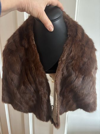 Étole vintage en fourrure véritable, parfaite pour l'hiver.