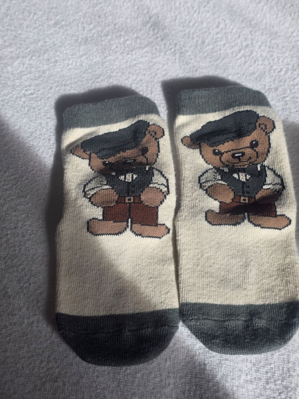 Chaussettes enfants: Neue Socken Gr 22-25 – Neuf avec emballage d'origine à Wichtrach par Elenagonzi