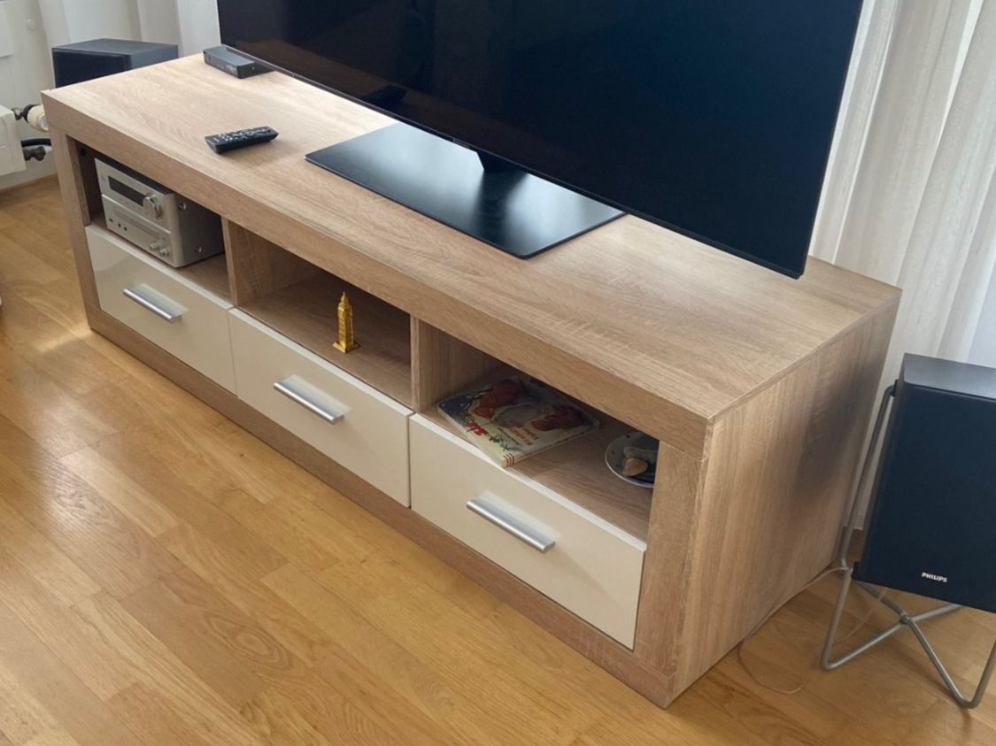 Meubles TV: Schönes Fernsehmöbel mit 3 Schubladen – D'occasion à Willisau par paum 1