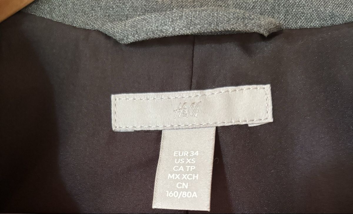 H&M Giacche: Grauer Blazer von H&M – Usato da Estavayer-le-Lac venduto da constance-esta 1