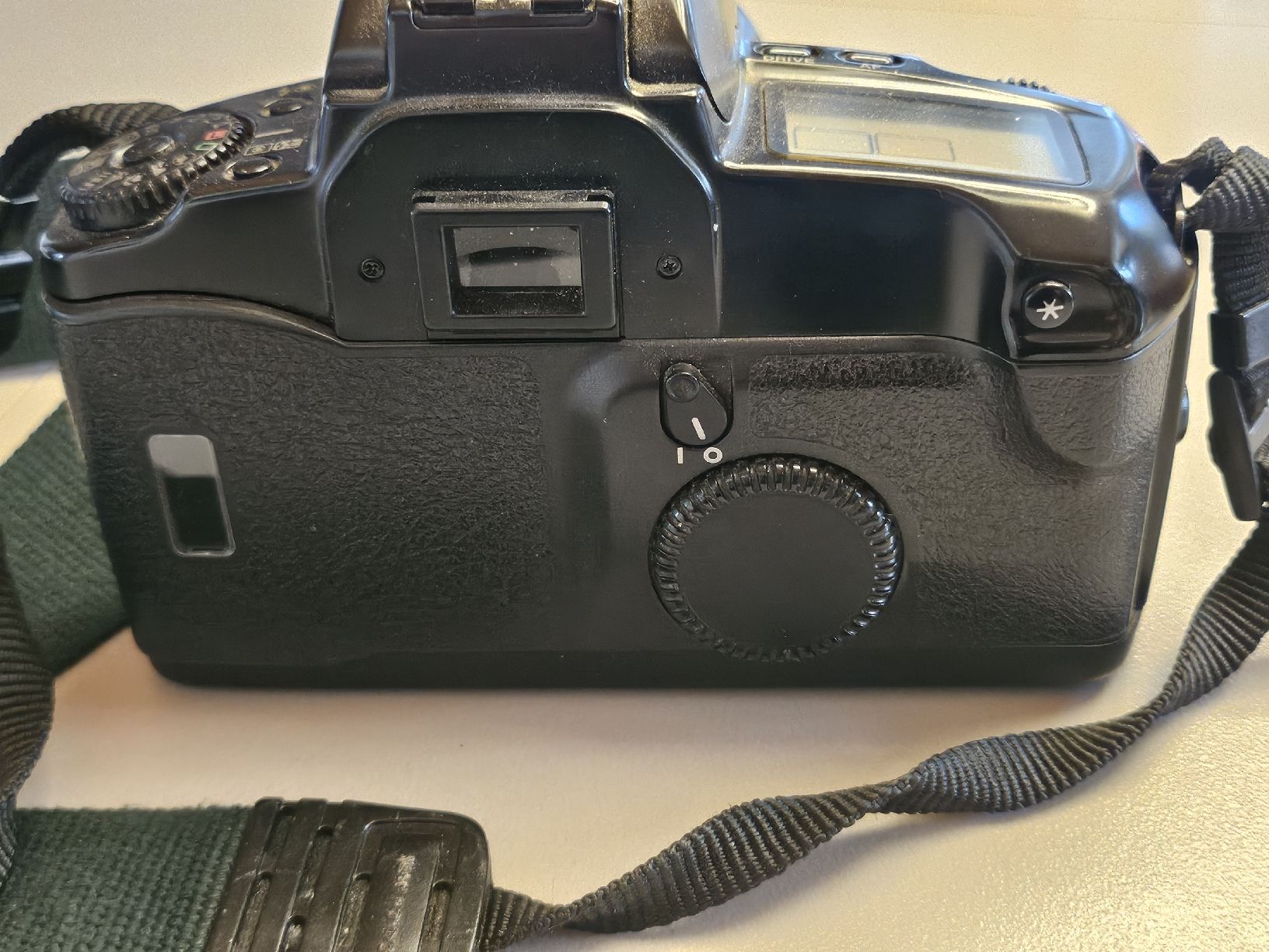 Canon Fotocamera: Canon EOS 100 Spiegelreflexkamera mit 35-135mm Objektiv – Usato da St. Gallen venduto da Cocos_Ricardo 5