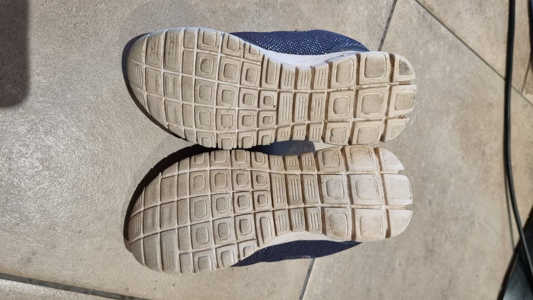 Scarpe per ragazze: Mädchen Turnschuhe, Grösse 27 – Usato da Rothrist venduto da perdono 1