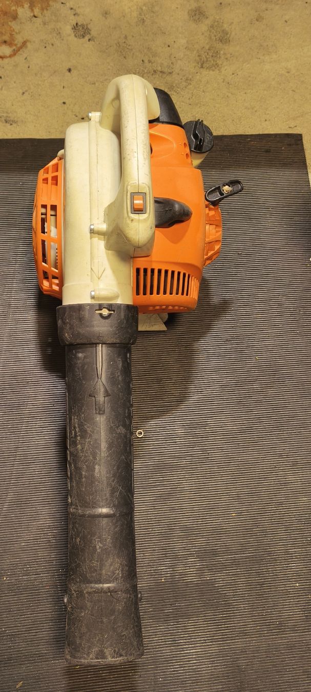 Stihl Soffiatori & Aspiratori per foglie: Stihl Blasgerae­t BG 56 gebraucht – Usato da Ennetmoos venduto da pawy1 1