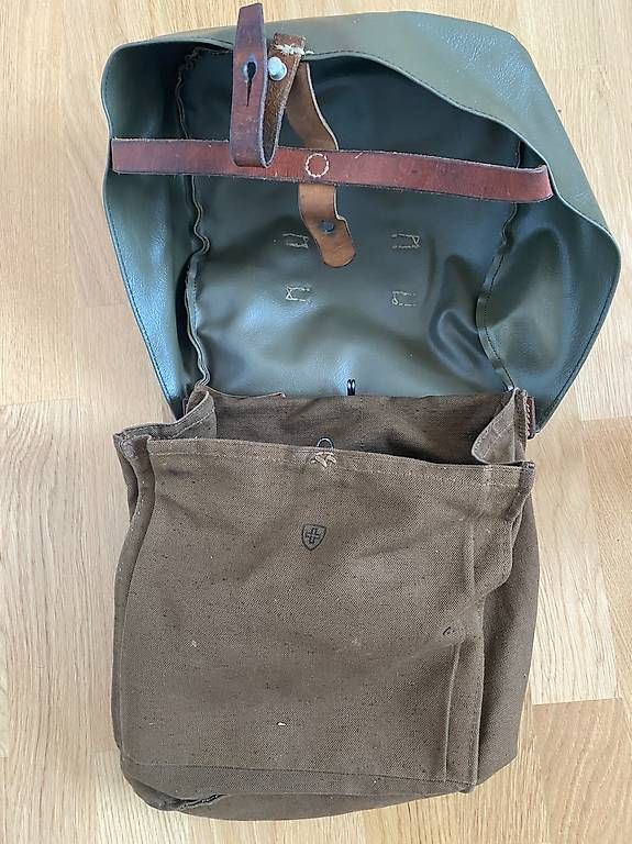 Uniformi: Militärutensilien – Usato da Schafisheim venduto da Steimi4 3