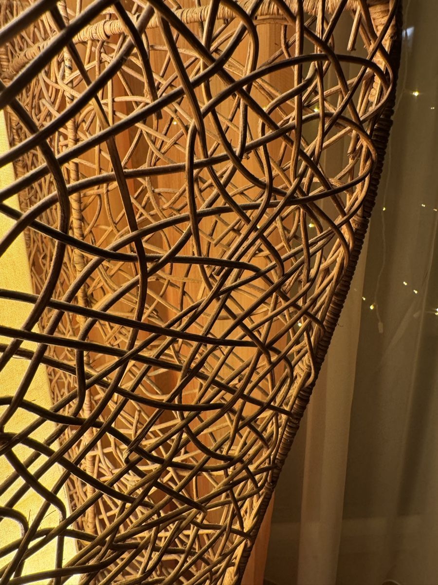 Lampes: Ständerlampe aus Holz geflochden – D'occasion à Appenzell Eggerst. par nafnaf03 2