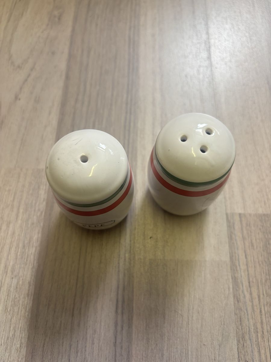 Tutte le decorazioni: Saliera e pepiera decoro tricolore – Usato da Giubiasco venduto da cri_mzc6 1