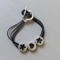 Bracelet fleurs noir et métal argenté