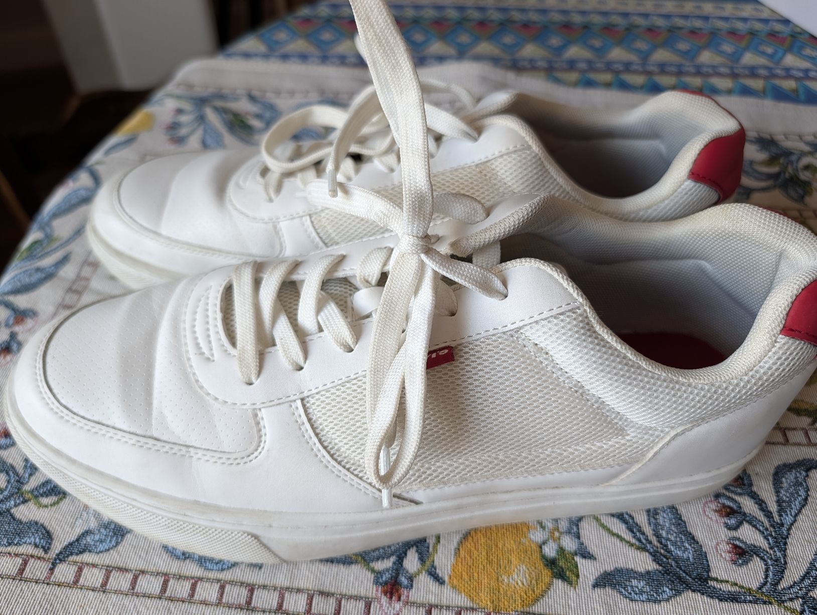 Levi's Scarpe da uomo: Stylish Levi's Sneakers White Size 44 Men – Usato da Zürich venduto da jor_68rp 2