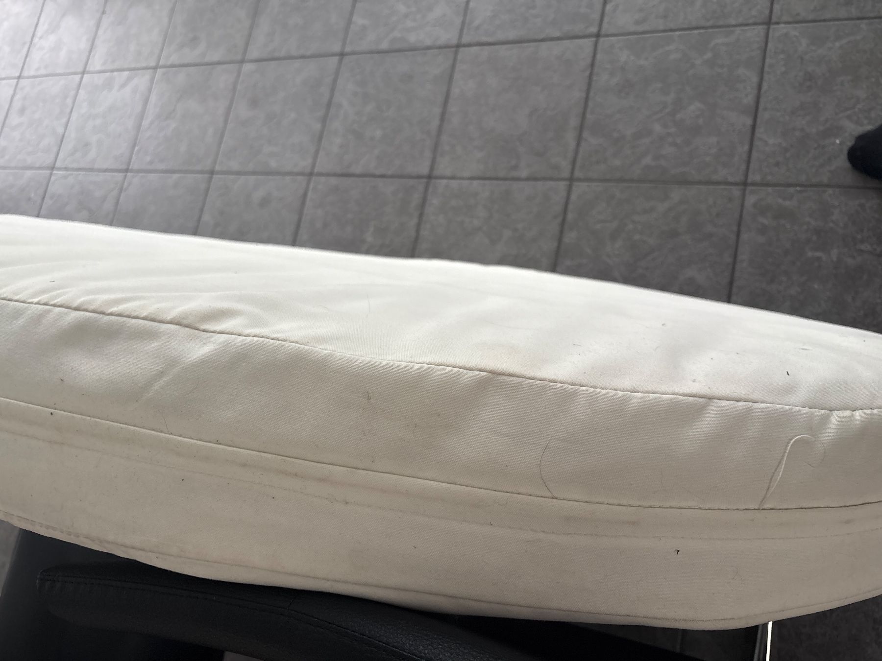 Kissen: LOUNGEKISSEN ,WASCHBAR – Gebraucht aus Andwil SG von schmei 1