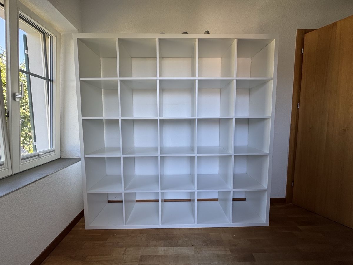 Ikea Regale: Weiss 5x5 Kallax Schrank – Gebraucht aus Wald ZH von StefaNes88