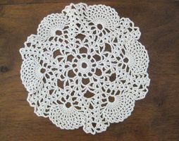Häkeldeckeli, Handarbeit, Durchmesser 20 cm
