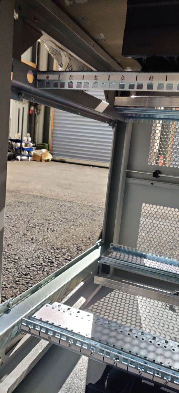 Racks & Ständer: Netzwerkgehäuse, Netzwerkschrank, Neu – Neu und originalverpackt aus Erstfeld von Bini-CH 5