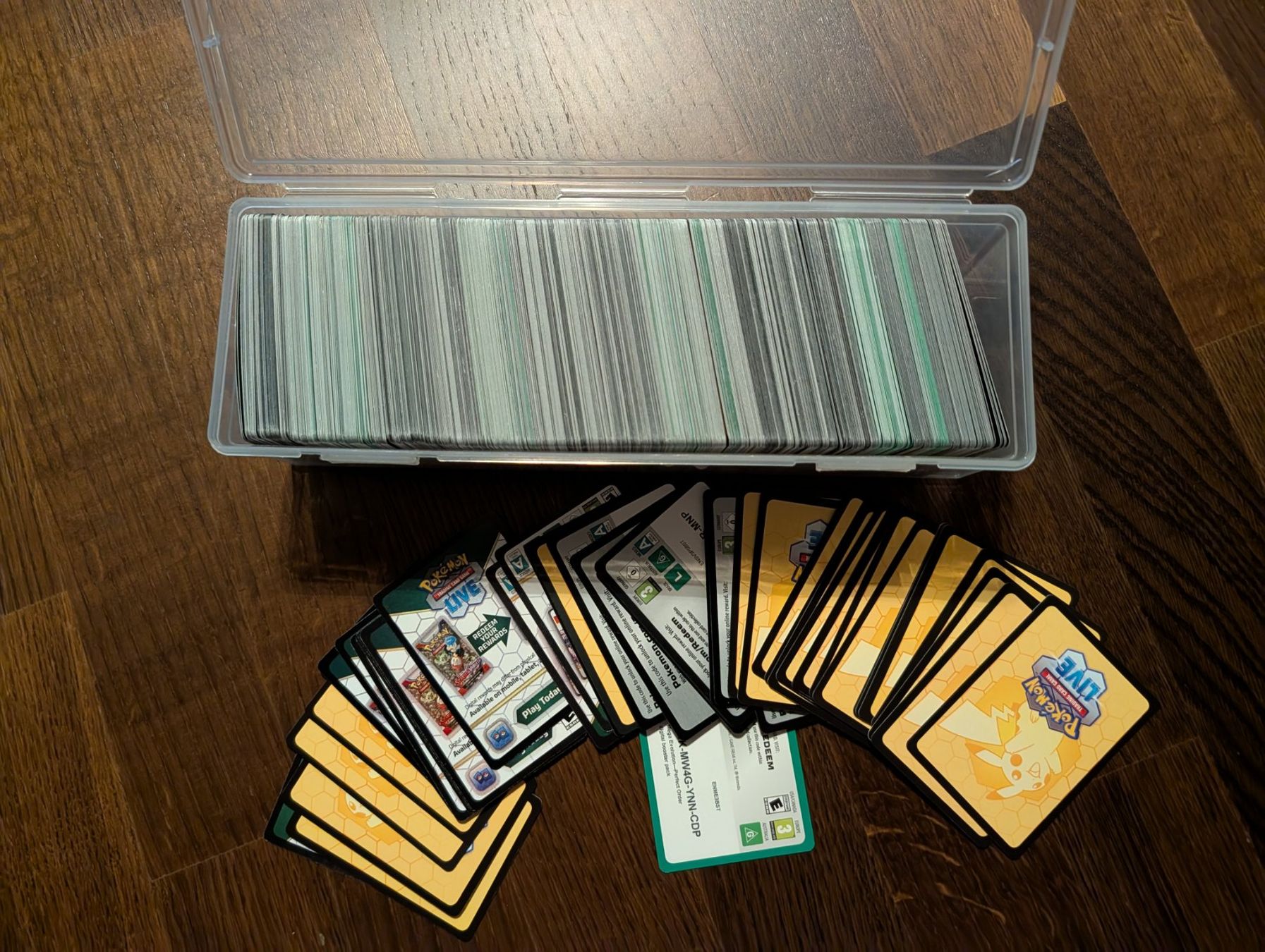 Pokémon Giocattoli: Pokémon TCG Live – Bulk ca. 800 Unused Digital Code Cards – Nuovo (secondo la descrizione) da Glattpark(Opfikon) venduto da fnhabach 1