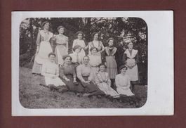 Photo - Groupe de FEMMES // pli d'angle //