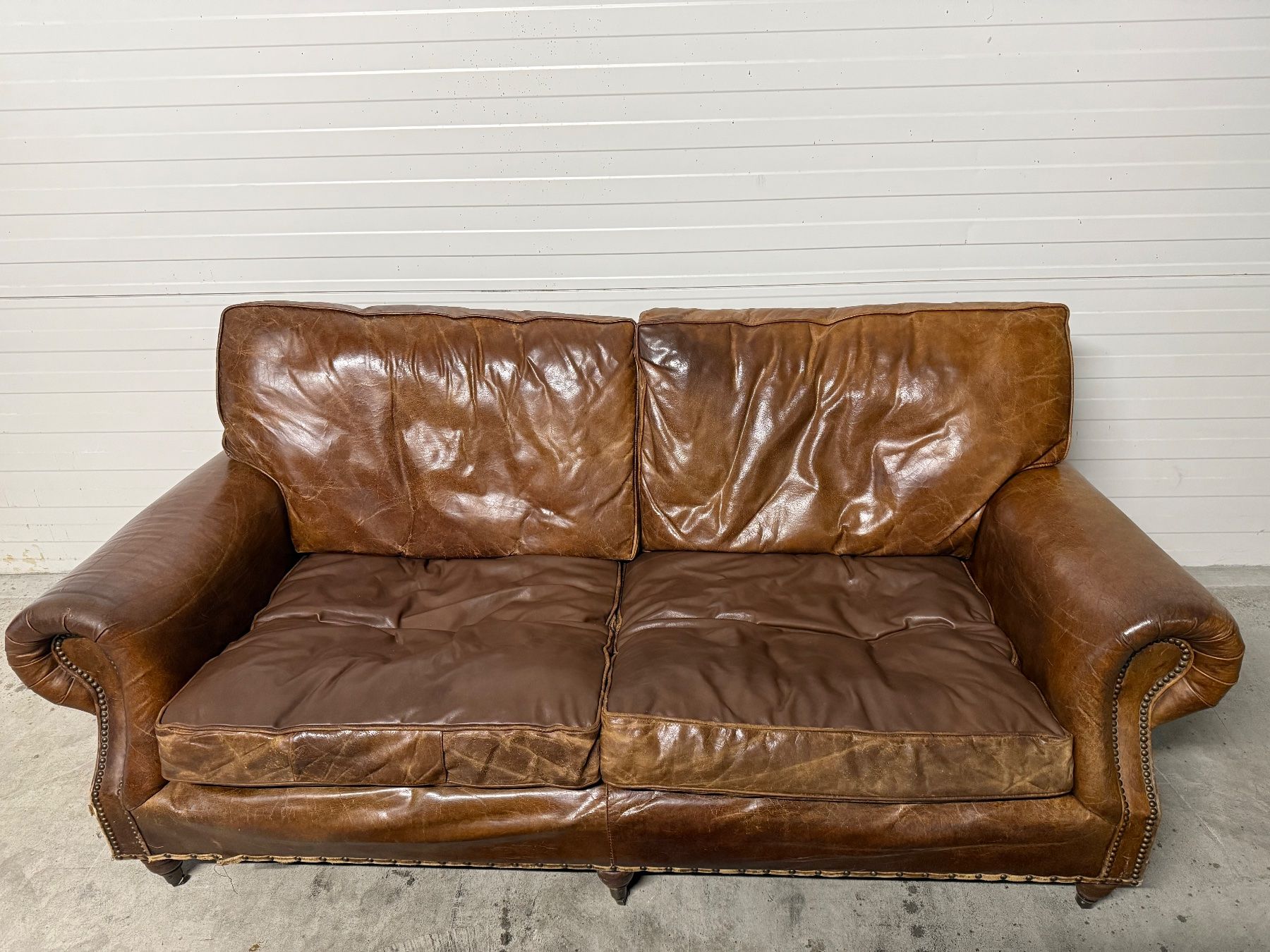 Chesterfield Sofas: Chesterfield Sofa – D'occasion à Meggen par Samalge 2