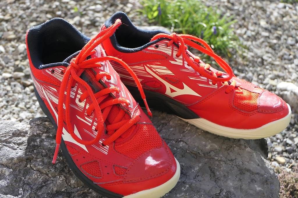Herrenschuhe: Mizuno Hallenschuh rot Grösse 38 – Gebraucht aus Lenggenwil von Reto888 1