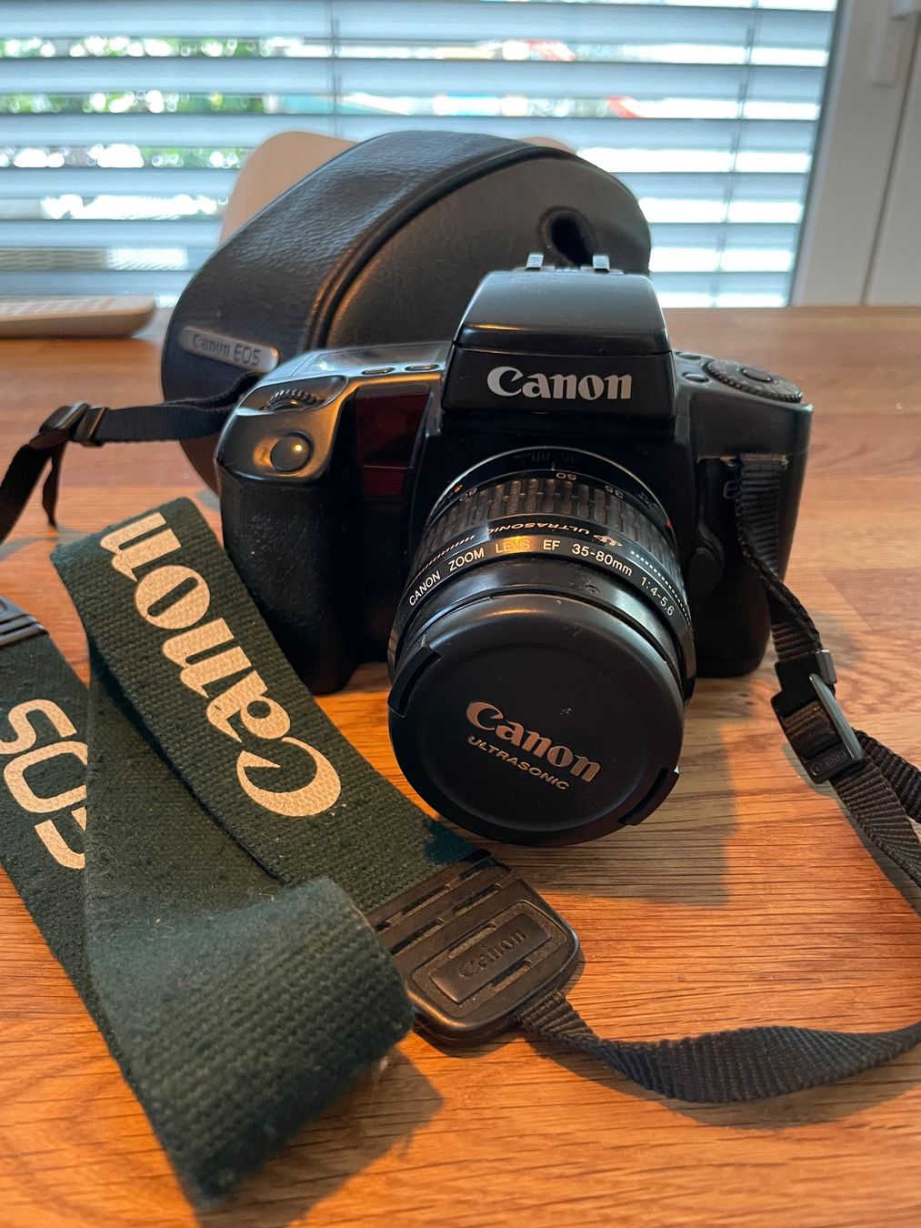 Canon Fotocamera: Canon EOS 100 Kamera mit Objektiv – Usato da Bülach venduto da bjoernbenny 1