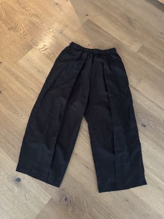 Schwarze Sommer Hose mit Gummizug Grösse L neu