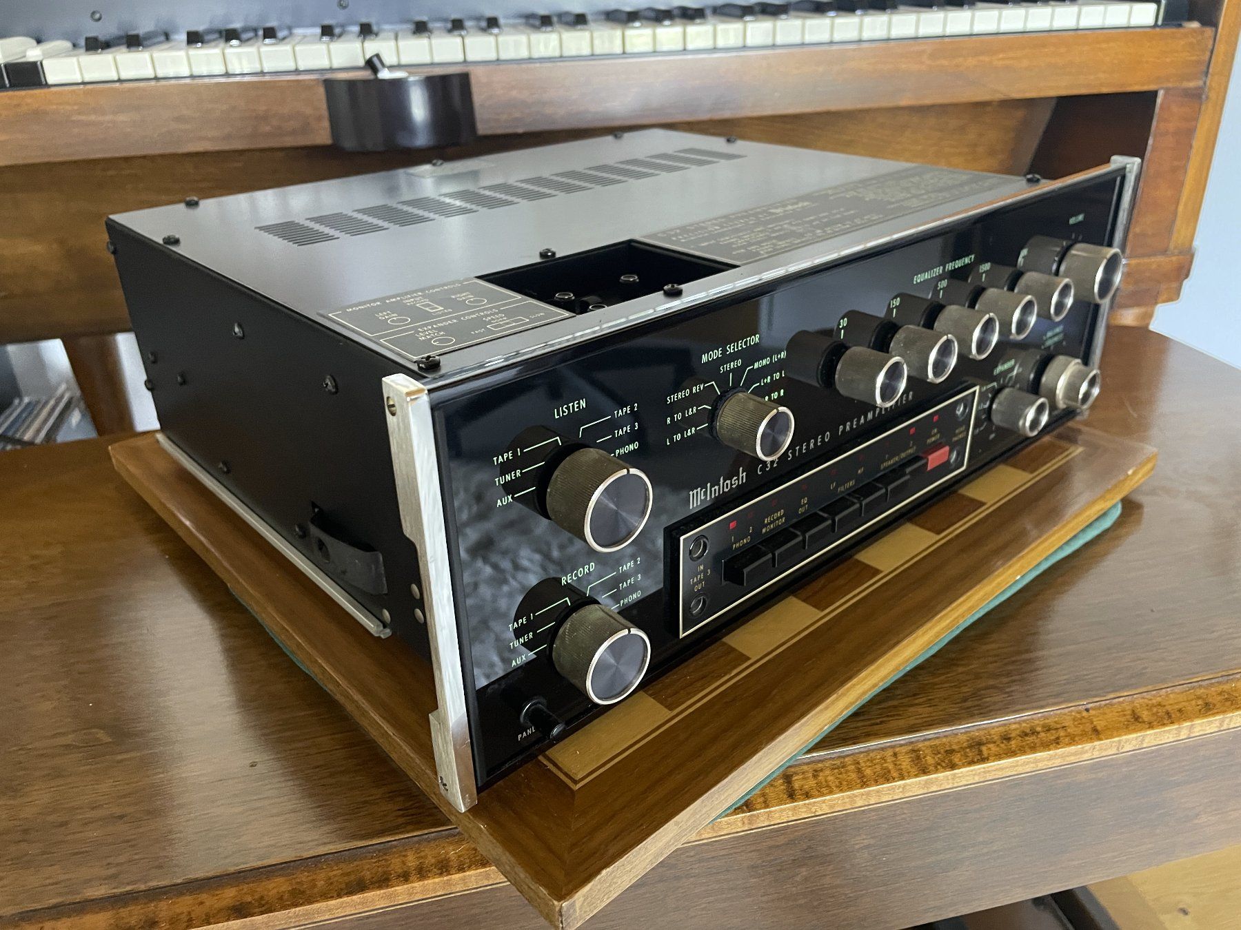 McIntosh Verstärker: McIntosh Vorverstärker C32 – Gebraucht aus Herbligen von Clancy5 1