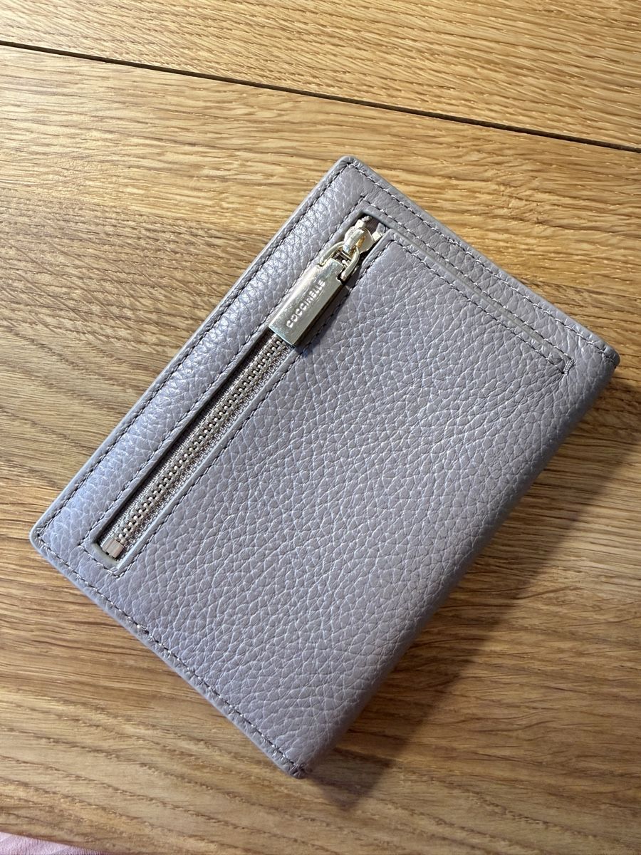 Coccinelle Brieftaschen: Coccinelle leather passport holder with box – Gebraucht aus Winterthur von LeLe0606 1