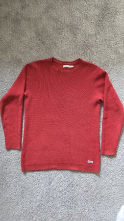 Pullover sweater