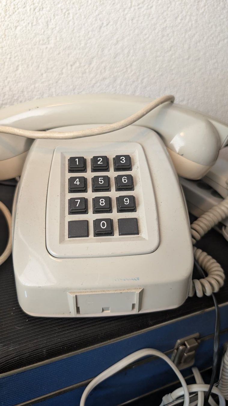 Telefoni: 2 Vintage Telefone, funktionierend – Usato da Ascona venduto da ArtRomantica 2