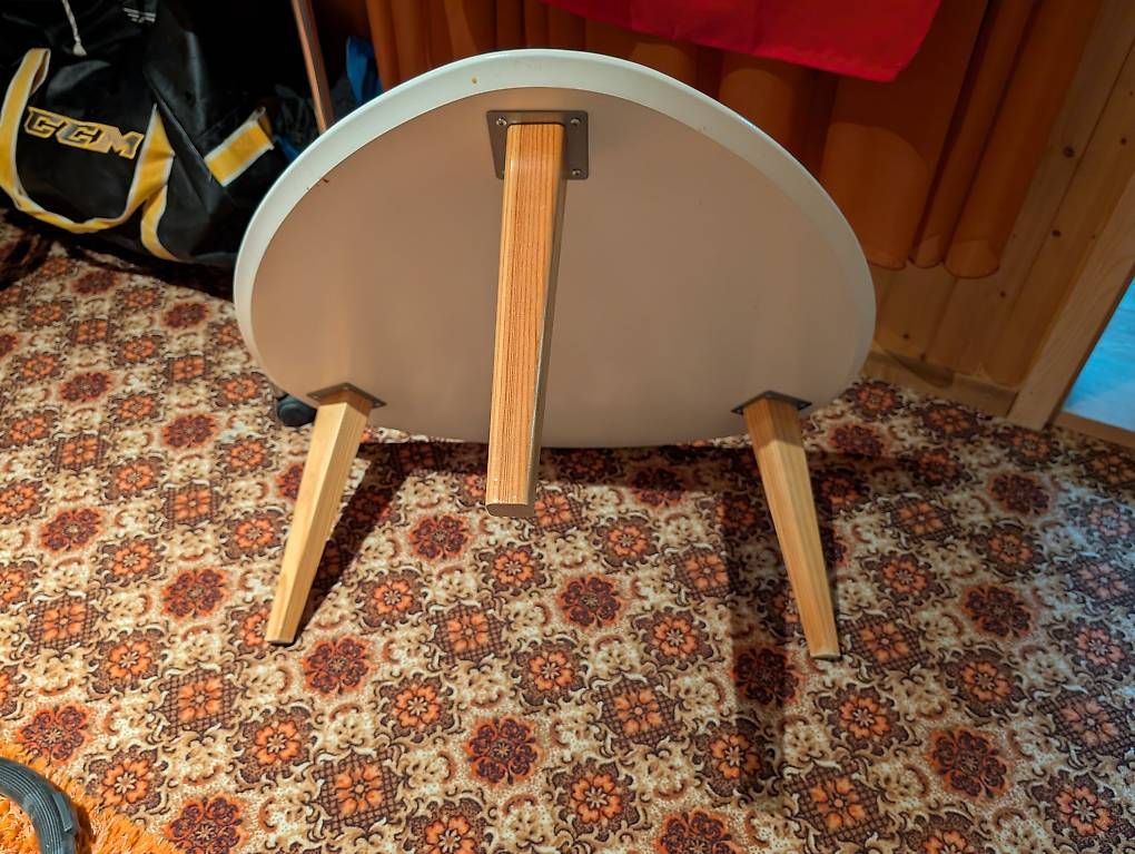 Tables: Kleiner Tisch weiss – D'occasion à Windlach par Tangler89 2