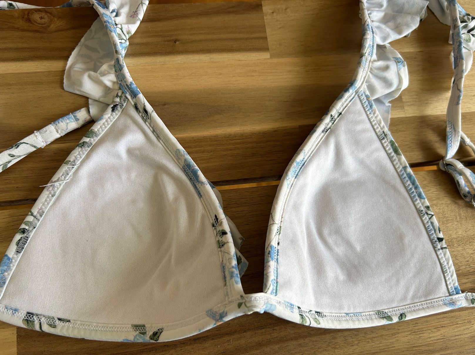 H&M Costumi da bagno & Bikini: Bikini mit Blumenmuster, Rüschen, Gr. S, Blau/Weiss – Usato da Zürich venduto da Lolaa123 3