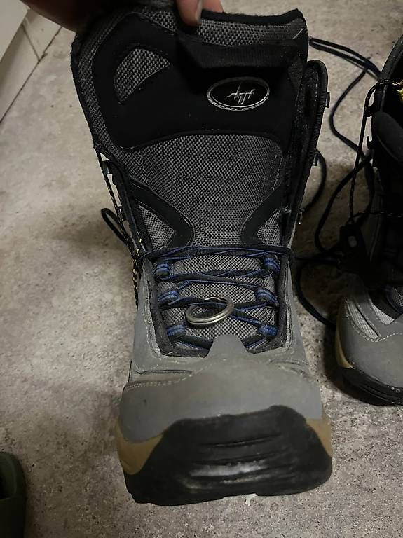 Scarpe da uomo: Snowboardschuhe 41 280 – Usato da Meilen venduto da Marili2 1