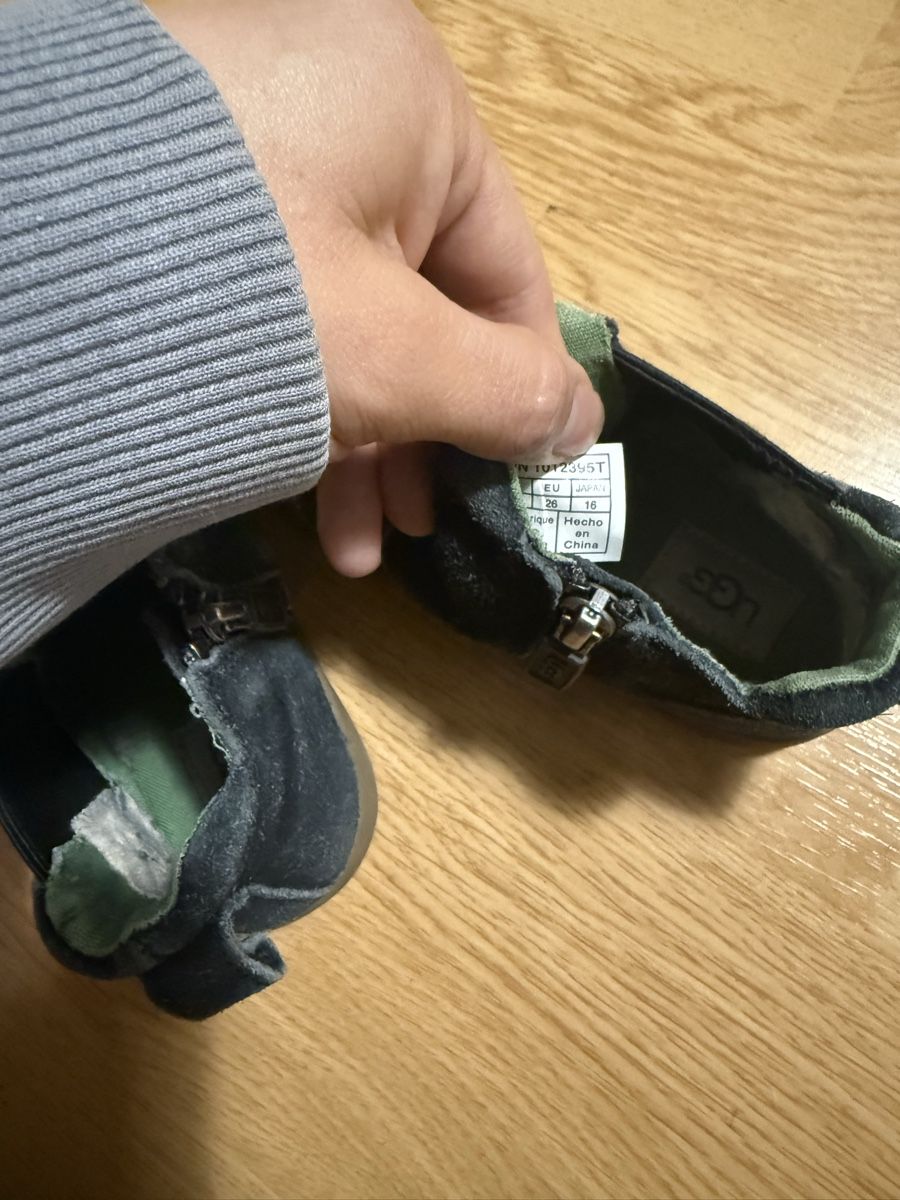 Ugg Schuhe für Jungen: Ugg Stiefel Kinder Grösse 26 – Gebraucht aus Bern von Lia1501 2