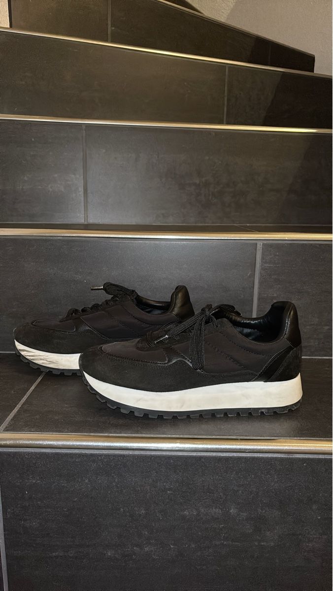 Zara Herrenschuhe: Schwarze Sneakers, Grösse 38 – Gebraucht aus Wabern von est_jw6s
