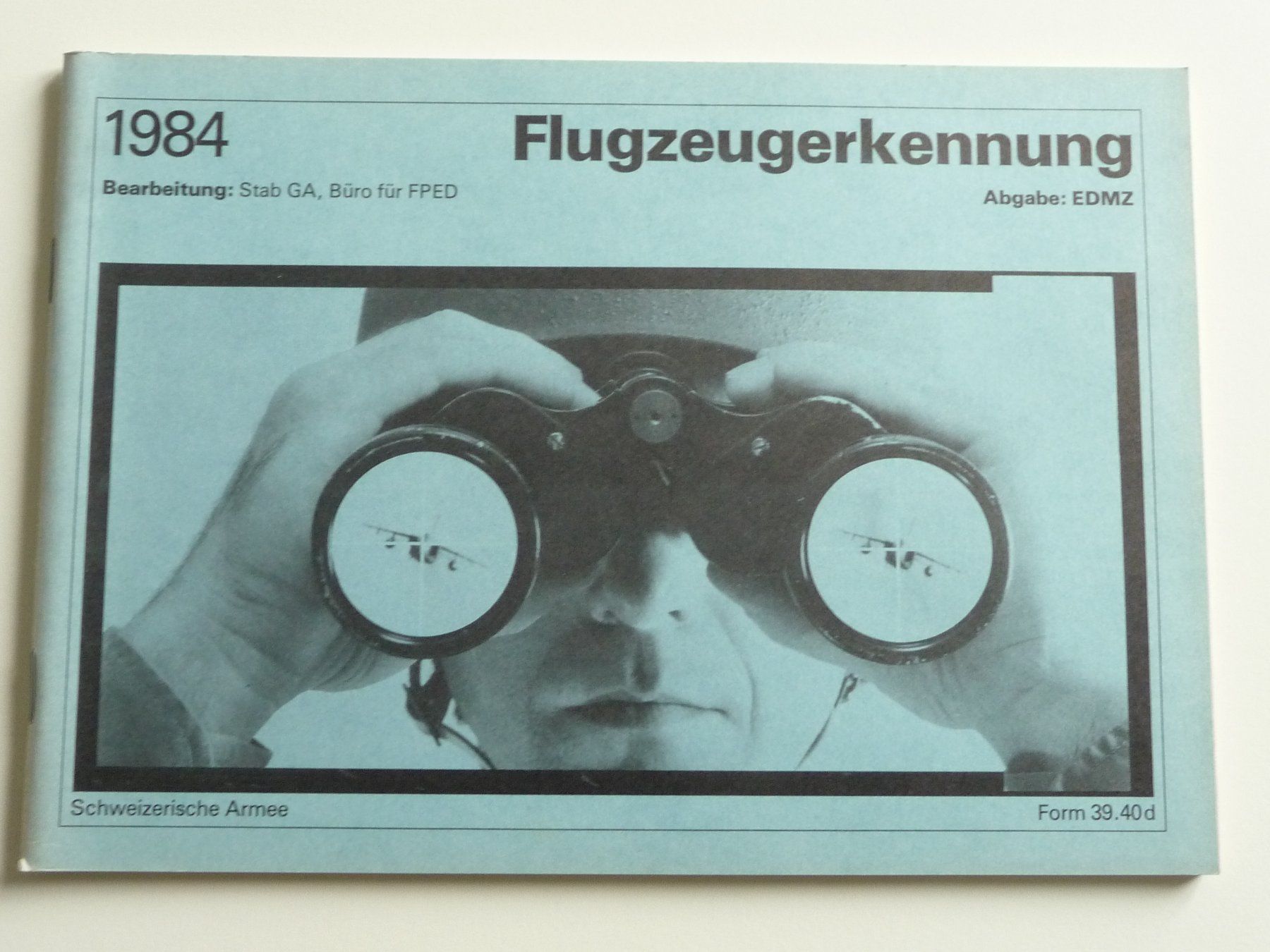 Libri: Reglement Flugzeugerkennung Schweizer Armee 1984 – Nuovo (secondo la descrizione) da Winterthur venduto da ricofly