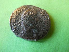 uralte  Bronzemünze    18 mm   2.73 g