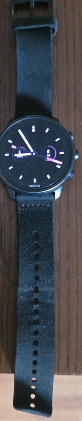 Suunto Smartwatch: Suunto 7 Herren Smartwatch Display eingebrannt – Gebraucht aus Goldach von Gusi60