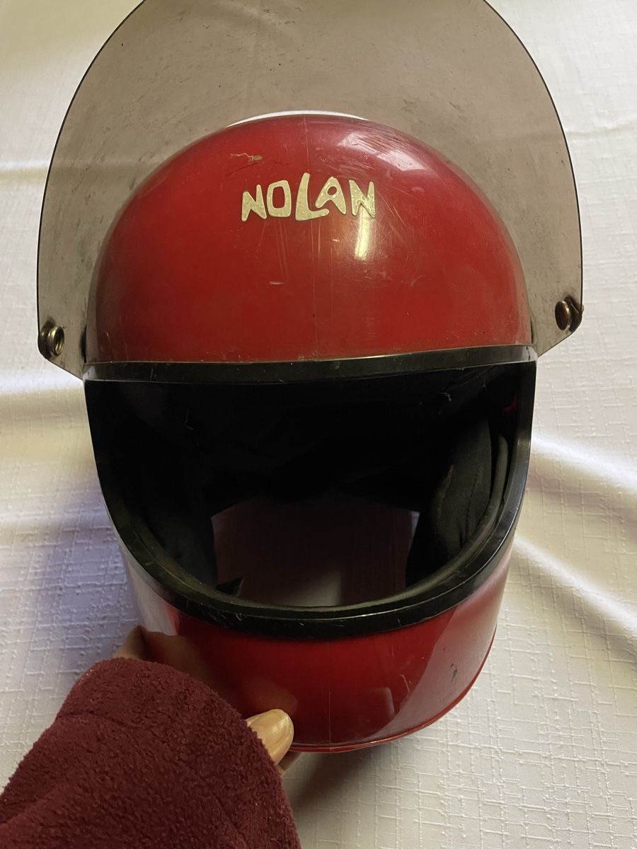 Abiti antichi: Helm Vintage – Usato da Lüsslingen venduto da eehm 1