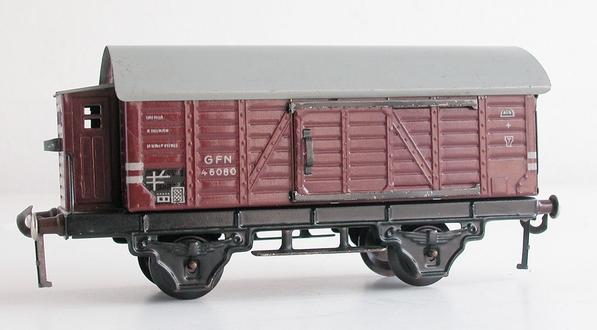 Fleischmann Modellini di ferrovie: Fleischmann gedeckter Güterwagen GFN Blech Spur 0 – Usato da Oberwil BL venduto da Klang