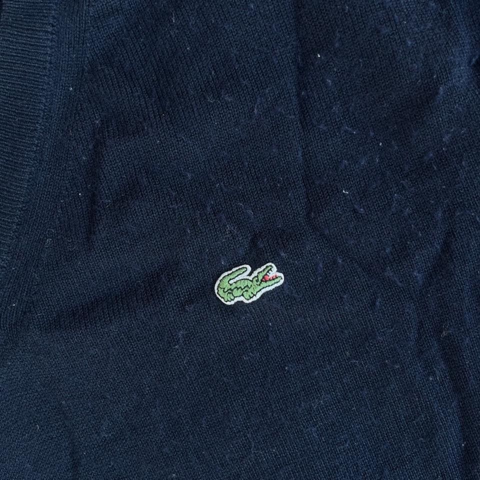 Lacoste Pullover & Sweatshirts: Lacoste V-neck Sweatshirt  – Gebraucht aus Riehen von RESTREET 1