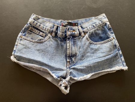 Kurze Jeans Shorts Grösse 26 sehr guter Zustand