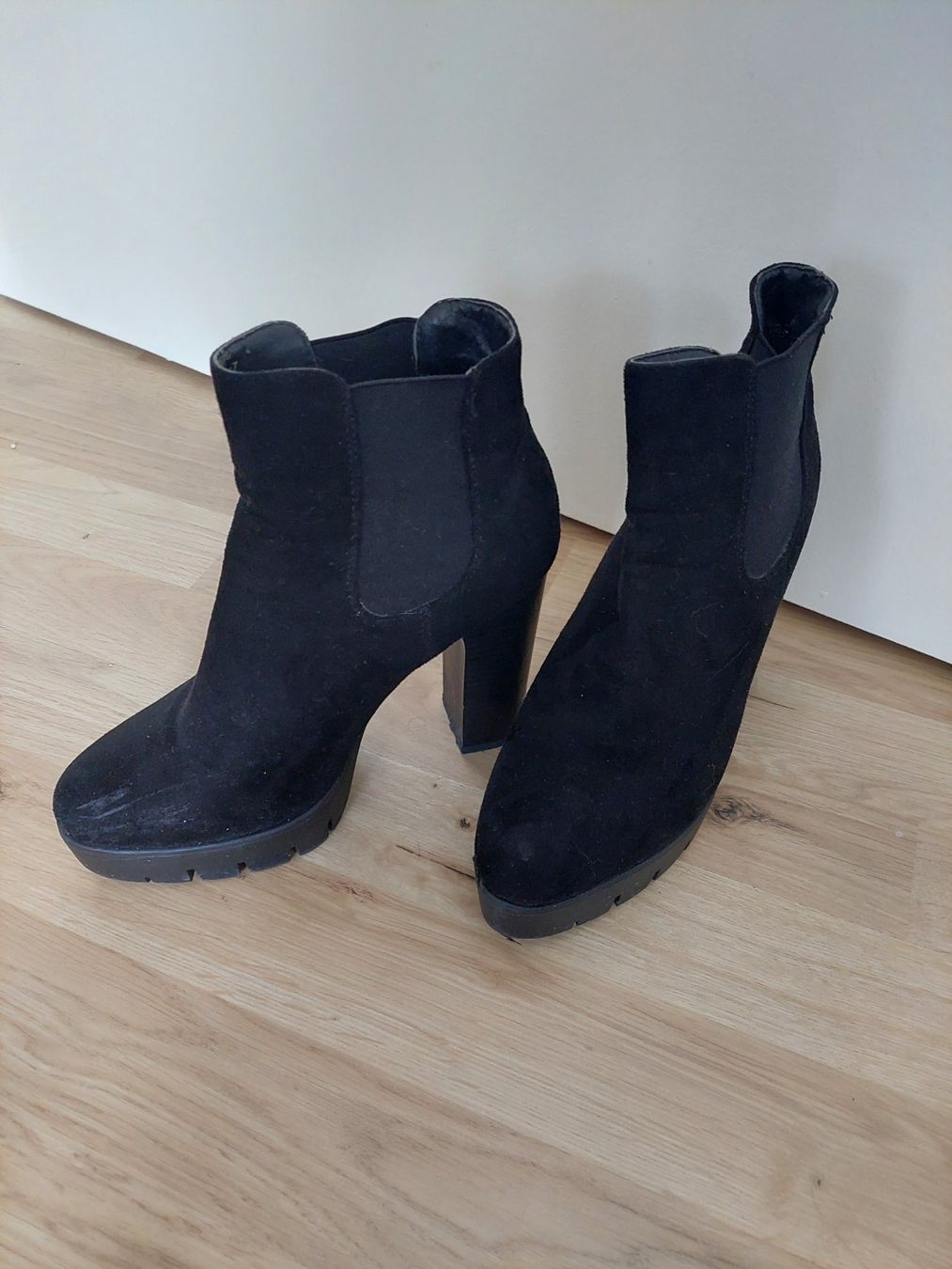 Damenschuhe: SCHWARZE STIEFELETTEN GR. 37 – Gebraucht aus Münchenstein von Strupfi 1