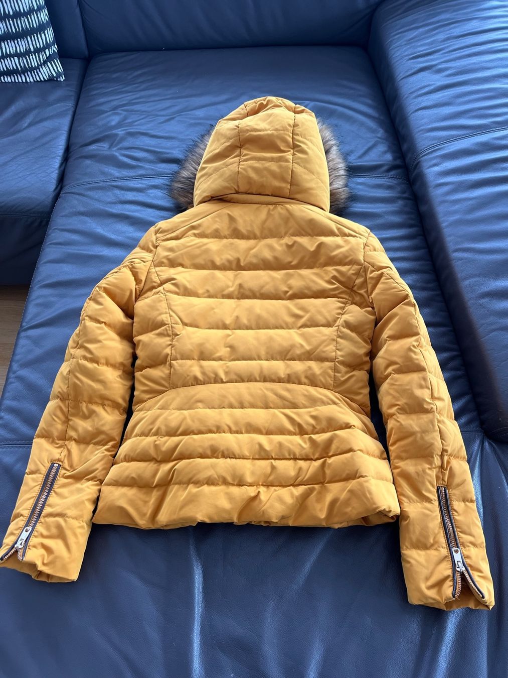 Zara Giacche: Schöne gepflegte Daunenjacke – Usato da Horw venduto da Benny017 2