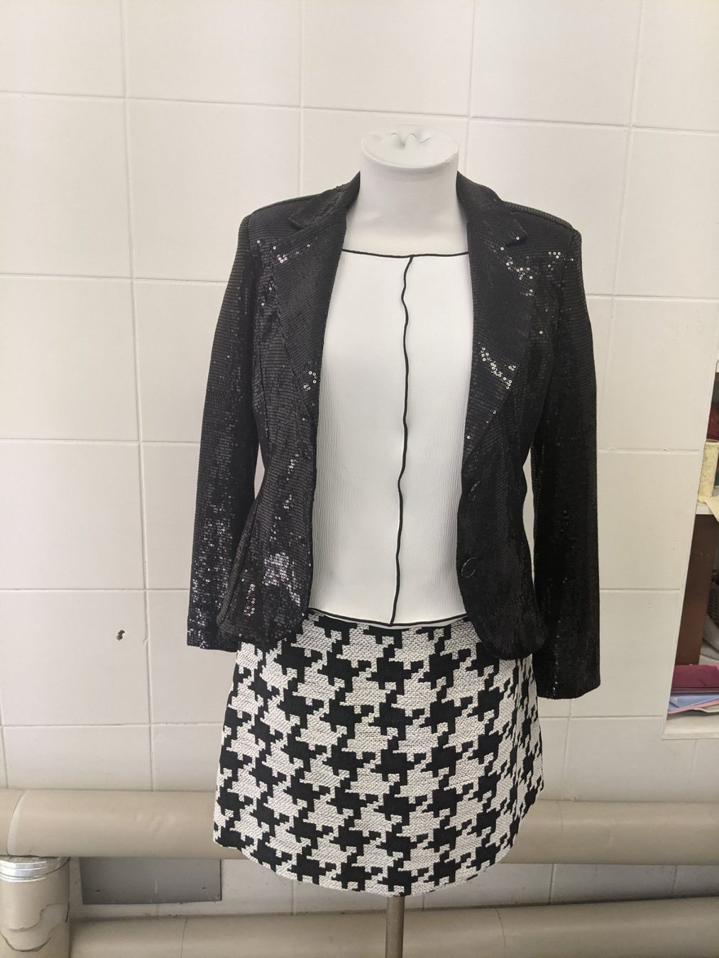 Lotti di vestiti: Blazer Jupe und Bluse Gr S und M – Nuovo (secondo la descrizione) da Langnau am Albis venduto da Judithsebi 9