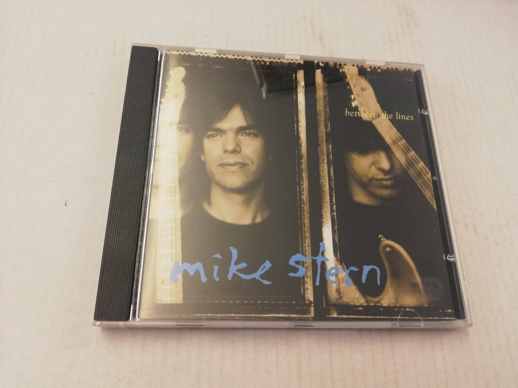 CDs: MIKE STERN - BETWEEN THE LINES – Gebraucht aus Bern von Vinylsound.ch