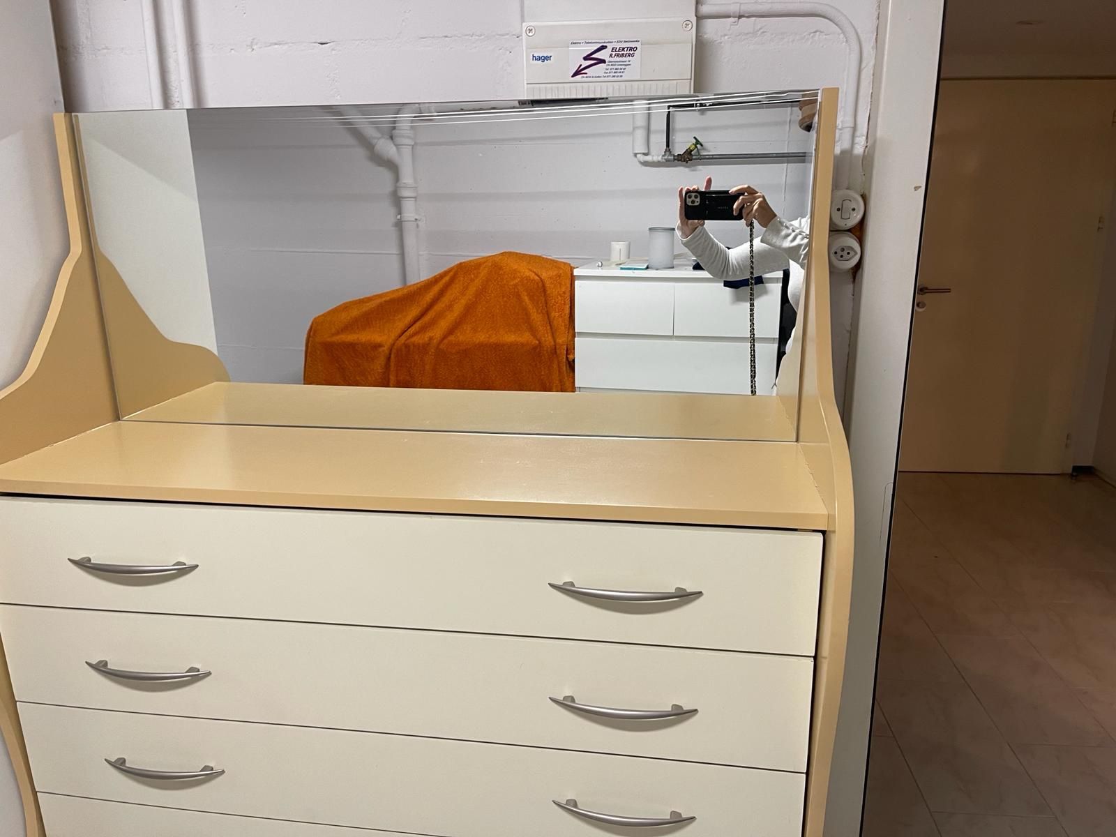 Armadi: Schrank – Usato da St. Gallen venduto da 62_Kaiser