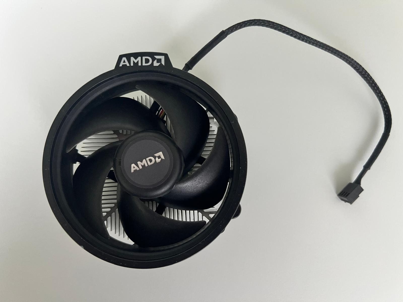 PCs: Original-Lüfter von AMD AM4 – D'occasion à Innertkirchen par Gontschar