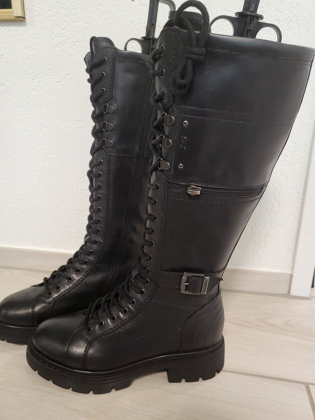 Damenschuhe: NeroGiardini Plateaustiefel - nero Gr. 37 Neu – Neu (gemäss Beschreibung) aus Baar von redbull04