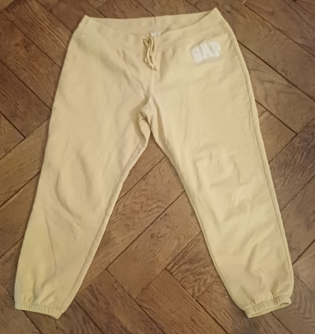 Gap Pantaloni: Gelbe Trainerhosen von GAP Grösse L – Usato da Schönenwerd venduto da pomodor